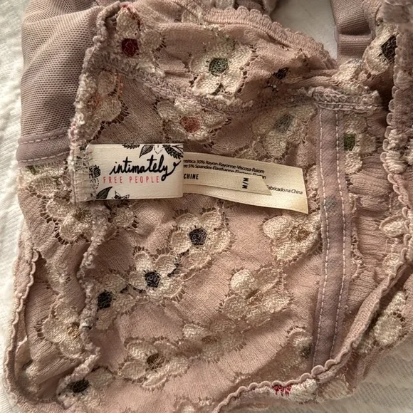 Intimately Free People • Lacy lavender floral bralette / bra - Picture 5 of 5